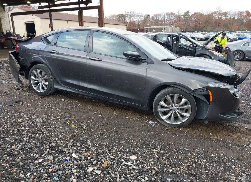 2015 Chrysler 200 S (VIN 1C3CCCBB0FN675979) main photo