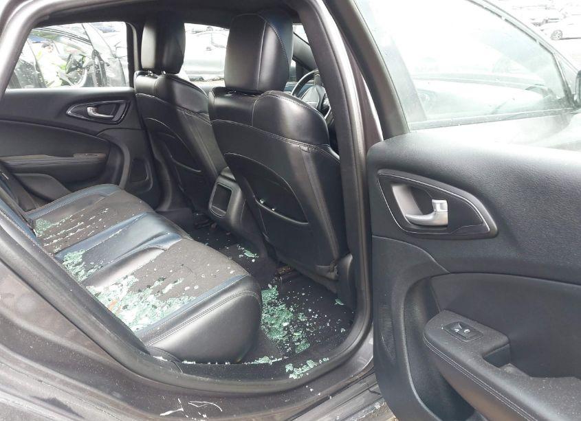 Photo 8 of 2015 Chrysler 200 S (VIN 1C3CCCBB0FN675979)