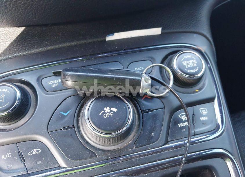 Photo 11 of 2015 Chrysler 200 S (VIN 1C3CCCBB1FN585160)