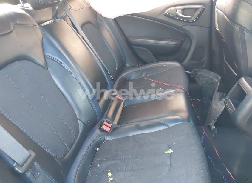 Photo 8 of 2015 Chrysler 200 S (VIN 1C3CCCBB1FN585160)