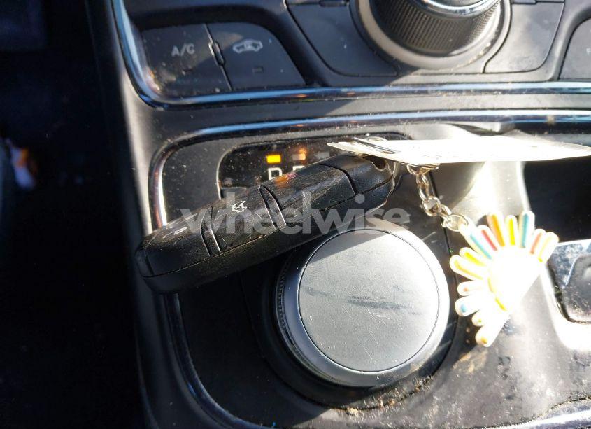 Photo 11 of 2015 Chrysler 200 (VIN 1C3CCCBB1FN721593)