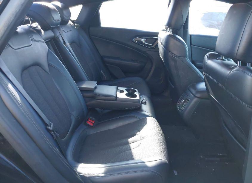 Photo 8 of 2015 Chrysler 200 S (VIN 1C3CCCBB3FN684210)