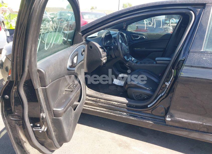 Photo 5 of 2015 Chrysler 200 S (VIN 1C3CCCBB5FN561069)