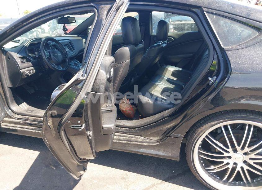 Photo 8 of 2015 Chrysler 200 S (VIN 1C3CCCBB5FN561069)