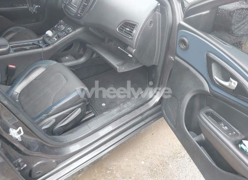 Photo 5 of 2015 Chrysler 200 S (VIN 1C3CCCBB5FN713268)