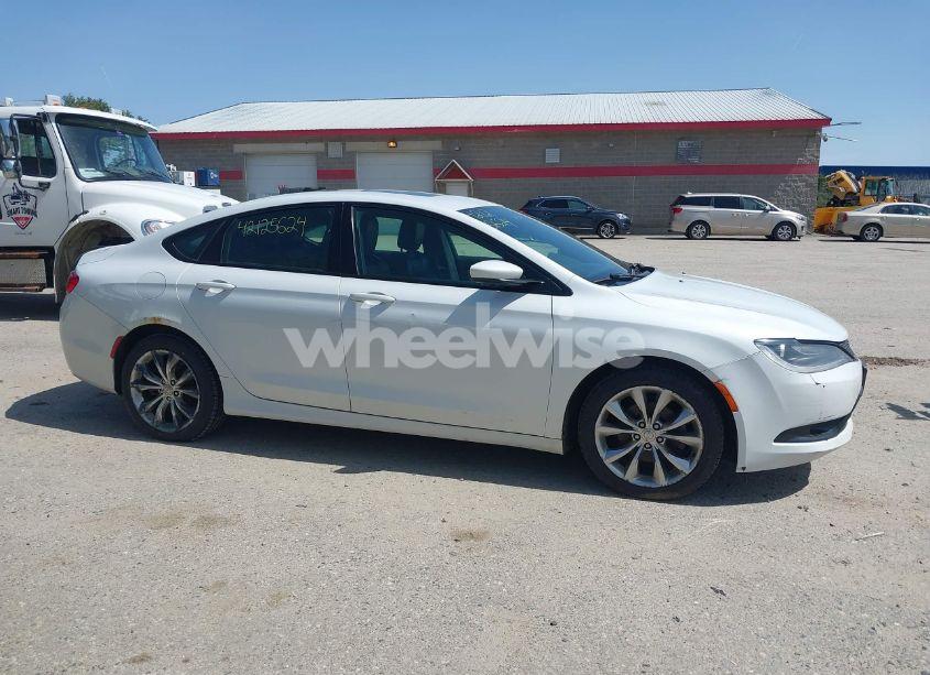 Photo 14 of 2015 Chrysler 200 S (VIN 1C3CCCBB6FN573571)