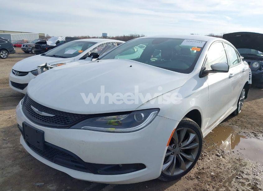 Photo 2 of 2016 Chrysler 200 S (VIN 1C3CCCBB6GN141810)