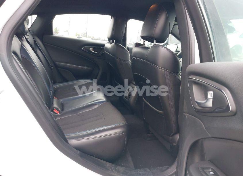 Photo 8 of 2015 Chrysler 200 S (VIN 1C3CCCBB7FN531636)