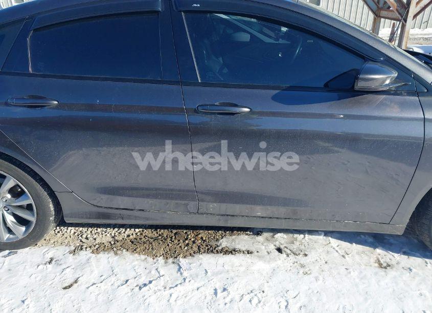 Photo 13 of 2015 Chrysler 200 S (VIN 1C3CCCBB7FN573949)