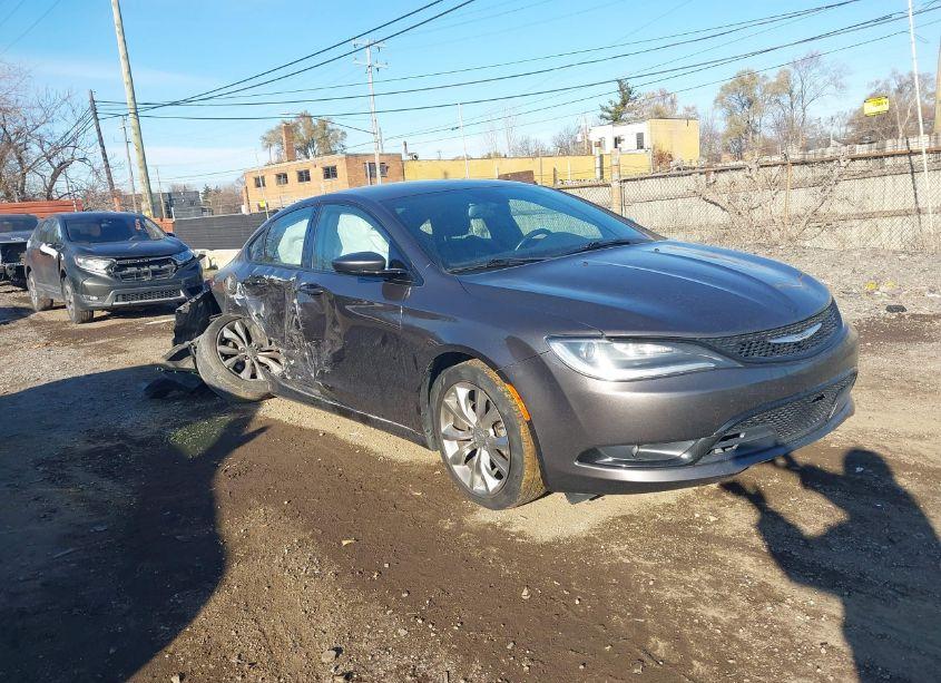 2015 Chrysler 200 S (VIN 1C3CCCBB7FN676241) main photo