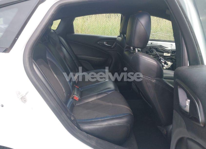 Photo 8 of 2015 Chrysler 200 S (VIN 1C3CCCBB8FN619207)