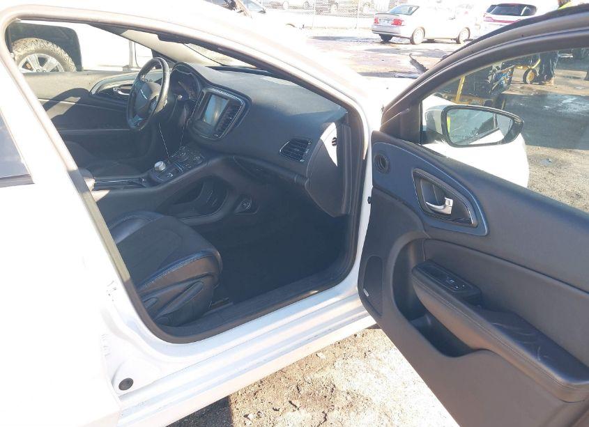 Photo 5 of 2015 Chrysler 200 S (VIN 1C3CCCBB9FN566341)