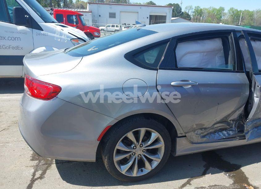 Photo 12 of 2015 Chrysler 200 S (VIN 1C3CCCBG2FN505330)