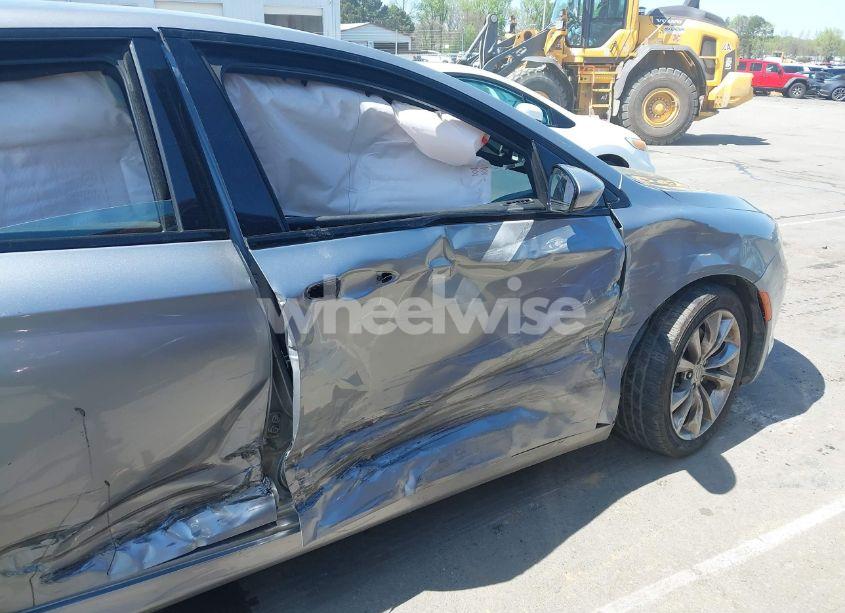 Photo 6 of 2015 Chrysler 200 S (VIN 1C3CCCBG2FN505330)