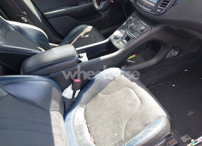 Photo 5 of 2015 Chrysler 200 S (VIN 1C3CCCBG2FN638802)