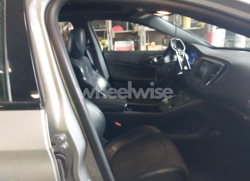 Photo 5 of 2015 Chrysler 200 S (VIN 1C3CCCBG3FN533475)