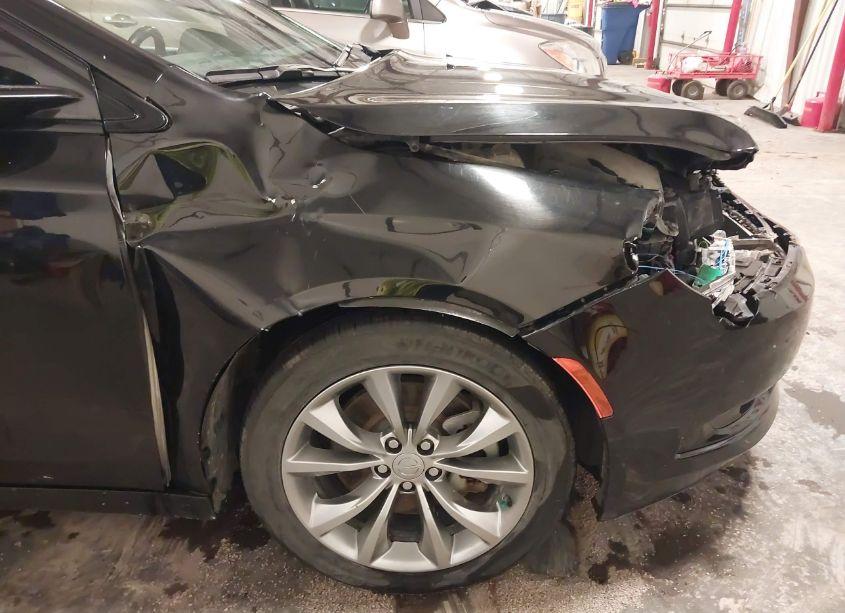 Photo 17 of 2015 Chrysler 200 S (VIN 1C3CCCBG3FN735622)