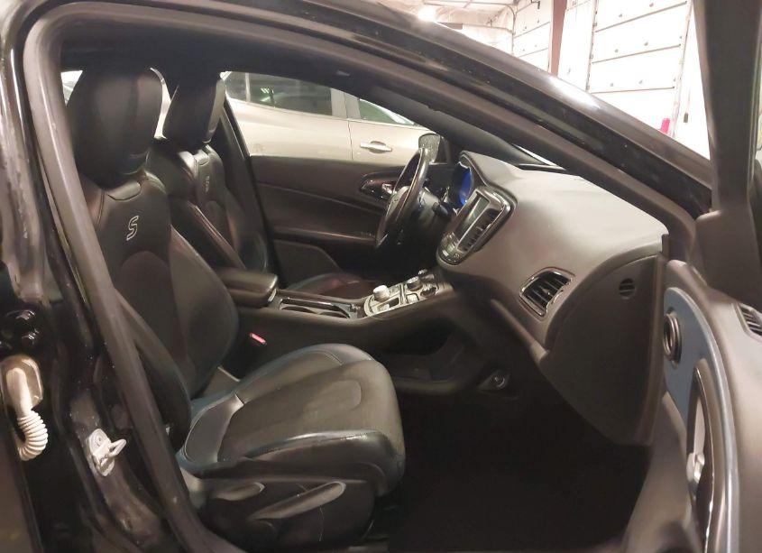 Photo 5 of 2015 Chrysler 200 S (VIN 1C3CCCBG3FN735622)