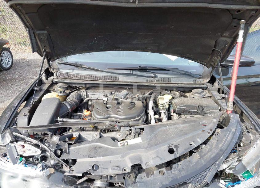 Photo 10 of 2015 Chrysler 200 S (VIN 1C3CCCBG3FN735930)