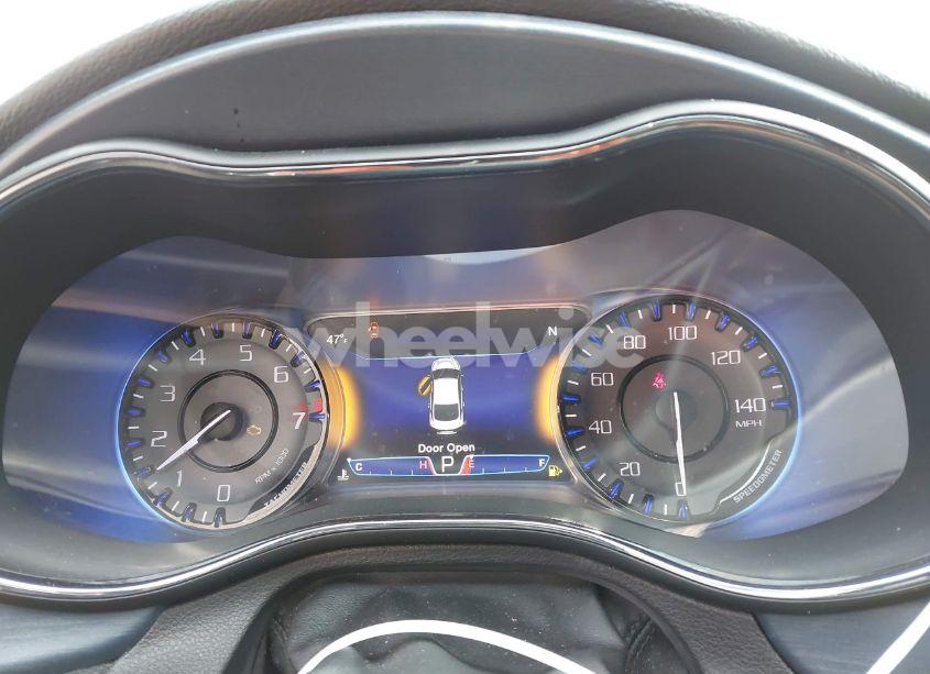 Photo 7 of 2015 Chrysler 200 S (VIN 1C3CCCBG3FN735930)