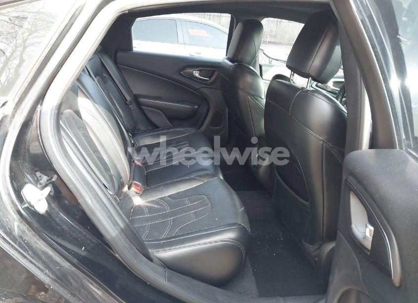 Photo 8 of 2015 Chrysler 200 S (VIN 1C3CCCBG3FN735930)