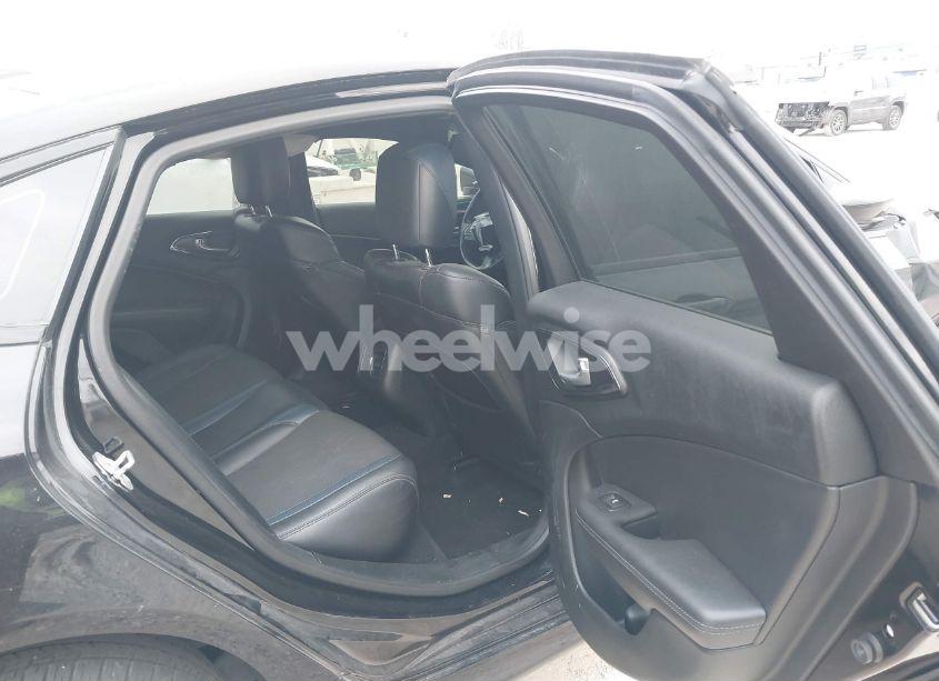 Photo 8 of 2015 Chrysler 200 S (VIN 1C3CCCBG4FN678217)