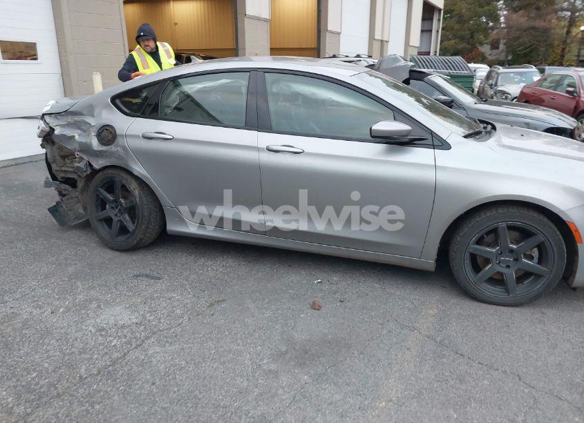 Photo 13 of 2015 Chrysler 200 S (VIN 1C3CCCBG5FN557244)