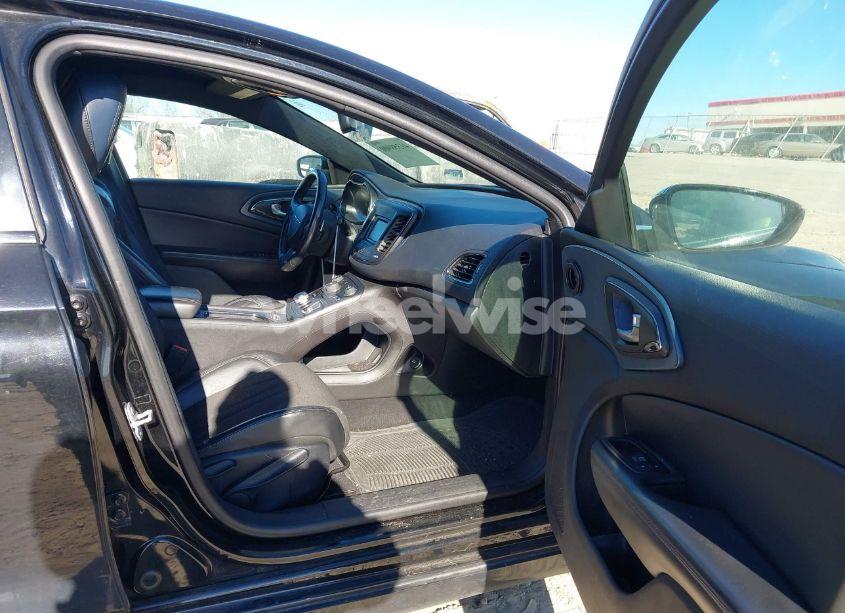 Photo 5 of 2015 Chrysler 200 S (VIN 1C3CCCBG6FN510630)