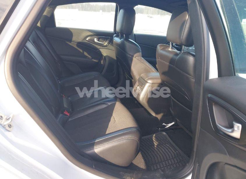 Photo 8 of 2016 Chrysler 200 S (VIN 1C3CCCBG7GN192180)