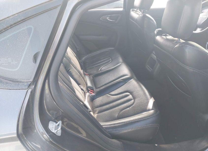 Photo 8 of 2015 Chrysler 200 S (VIN 1C3CCCBG8FN515103)