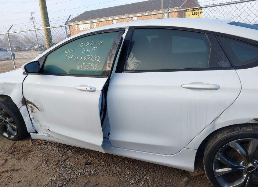 Photo 15 of 2015 Chrysler 200 S (VIN 1C3CCCBG8FN613595)