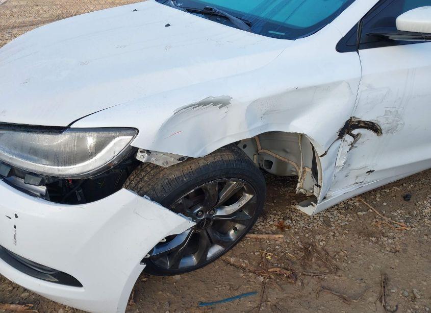 Photo 6 of 2015 Chrysler 200 S (VIN 1C3CCCBG8FN613595)