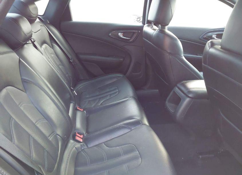 Photo 8 of 2015 Chrysler 200 S (VIN 1C3CCCBG8FN613595)