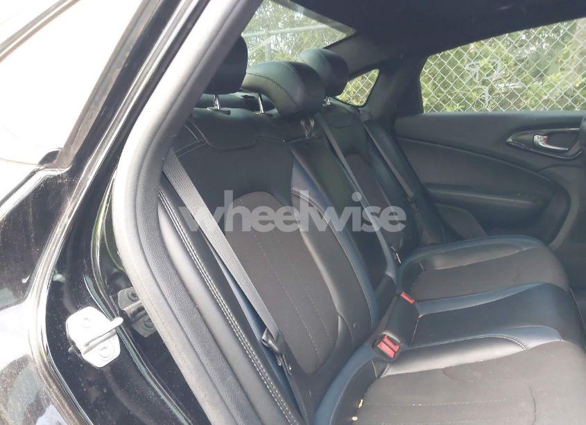 Photo 8 of 2015 Chrysler 200 S (VIN 1C3CCCBG8FN643695)