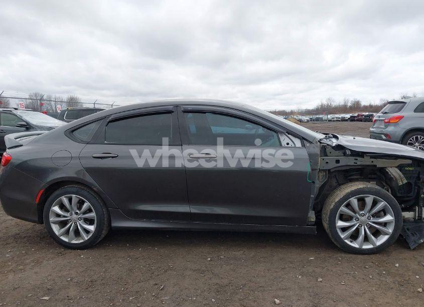 Photo 14 of 2015 Chrysler 200 S (VIN 1C3CCCBG9FN516065)