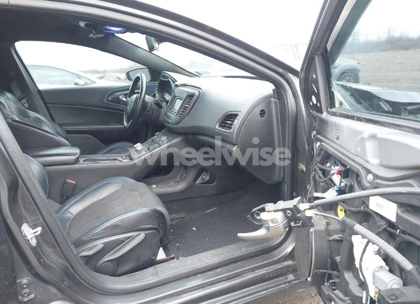 Photo 5 of 2015 Chrysler 200 S (VIN 1C3CCCBG9FN516065)