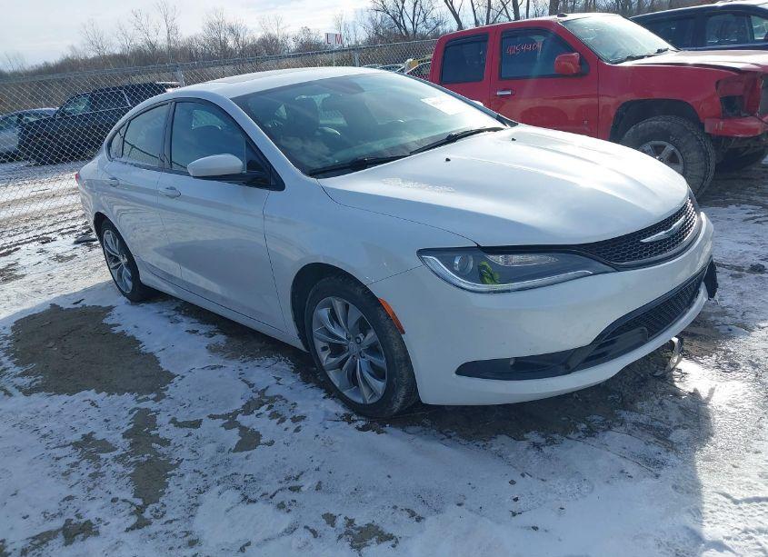2015 Chrysler 200 S (VIN 1C3CCCBGXFN620676) main photo