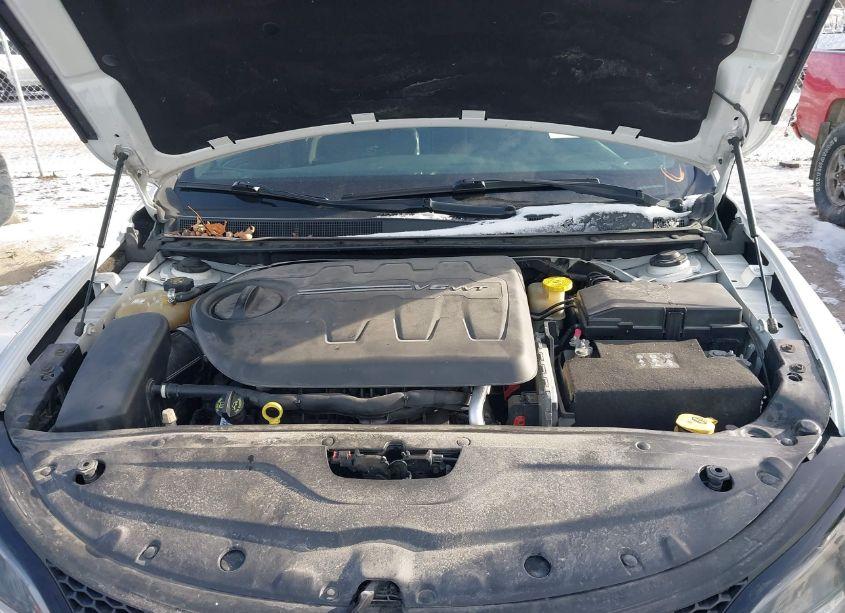 Photo 10 of 2015 Chrysler 200 S (VIN 1C3CCCBGXFN620676)