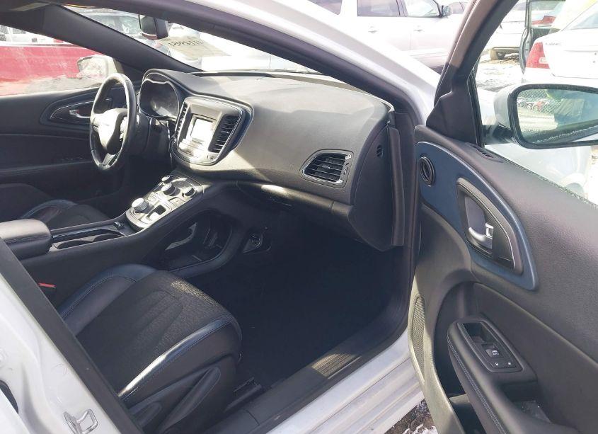 Photo 5 of 2015 Chrysler 200 S (VIN 1C3CCCBGXFN620676)