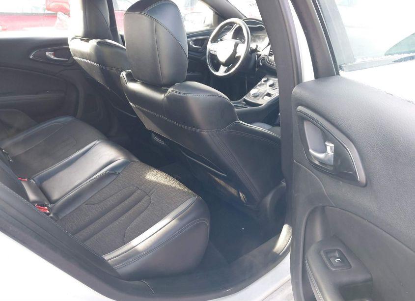 Photo 8 of 2015 Chrysler 200 S (VIN 1C3CCCBGXFN620676)