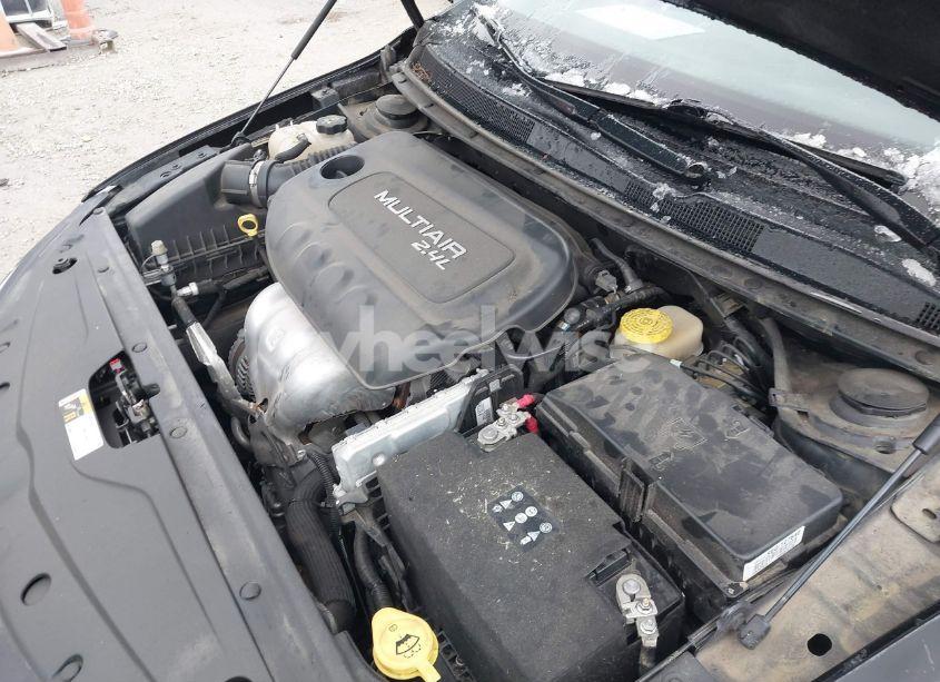 Photo 10 of 2015 Chrysler 200 C (VIN 1C3CCCCB1FN757539)