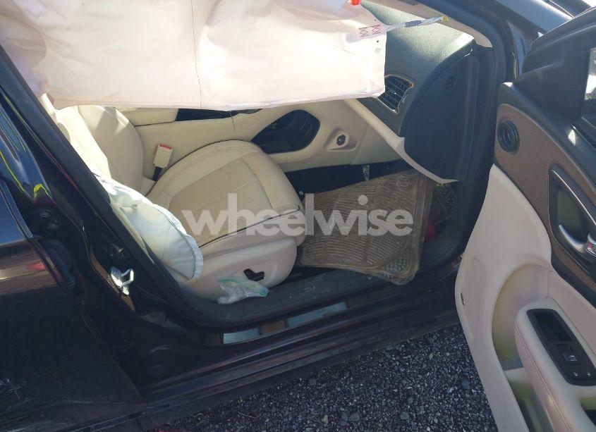 Photo 5 of 2015 Chrysler 200 C (VIN 1C3CCCCB6FN565677)