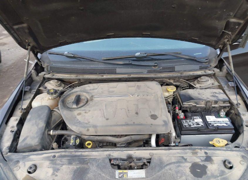 Photo 10 of 2015 Chrysler 200 C (VIN 1C3CCCCG0FN581921)