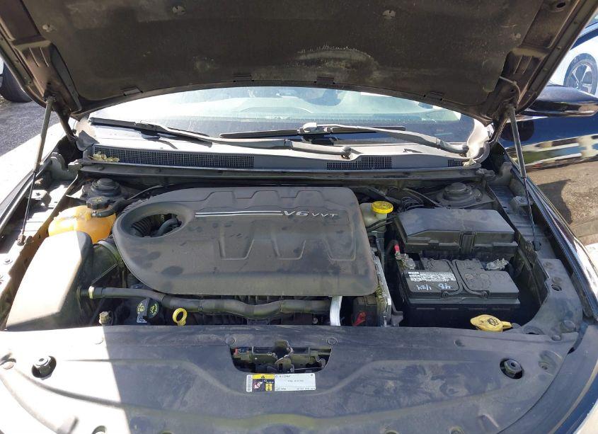 Photo 10 of 2015 Chrysler 200 C (VIN 1C3CCCCG6FN608815)