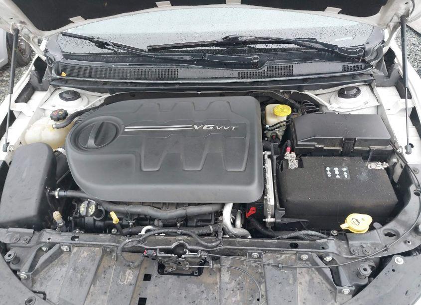 Photo 10 of 2015 Chrysler 200 C (VIN 1C3CCCCG9FN516937)