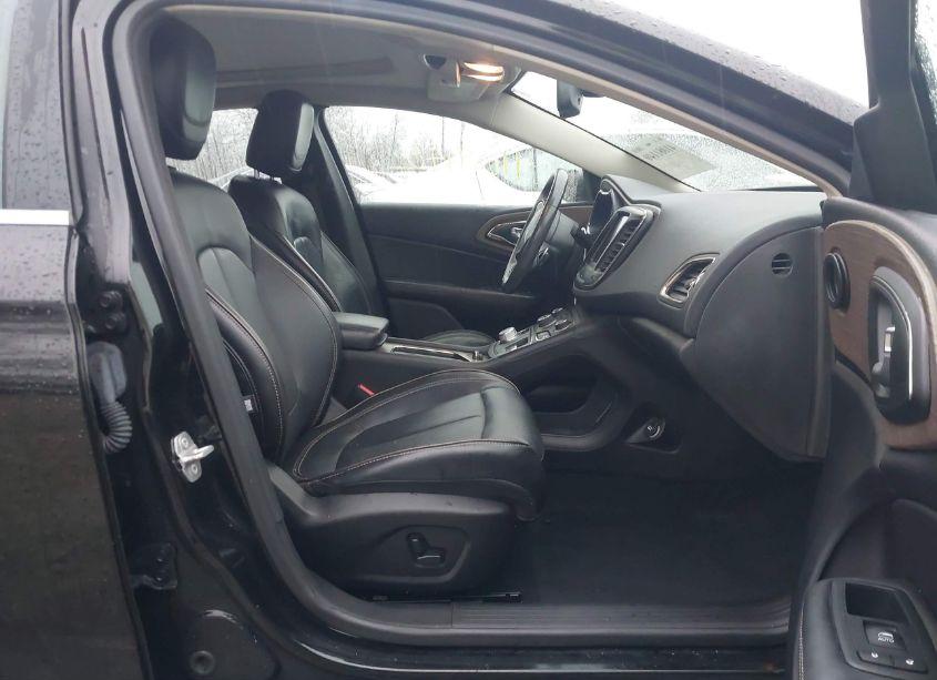 Photo 5 of 2016 Chrysler 200 C (VIN 1C3CCCCGXGN139357)