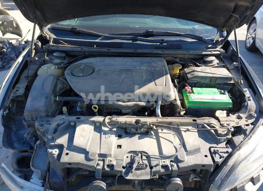 Photo 10 of 2015 Chrysler 200 S (VIN 1C3CCCDG1FN711686)