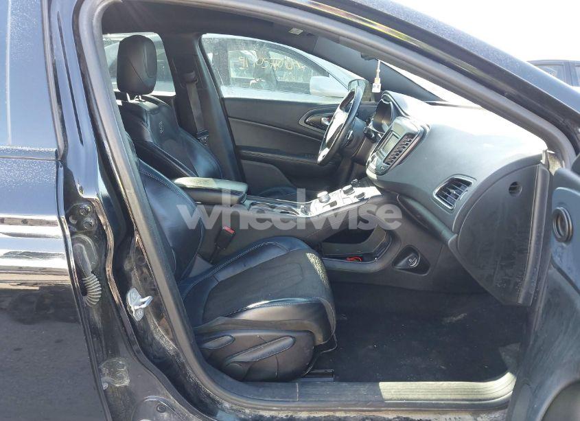 Photo 5 of 2015 Chrysler 200 S (VIN 1C3CCCDG1FN711686)