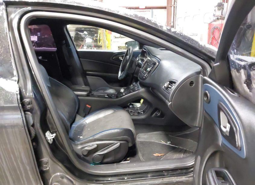 Photo 5 of 2016 Chrysler 200 S (VIN 1C3CCCDG1GN118332)