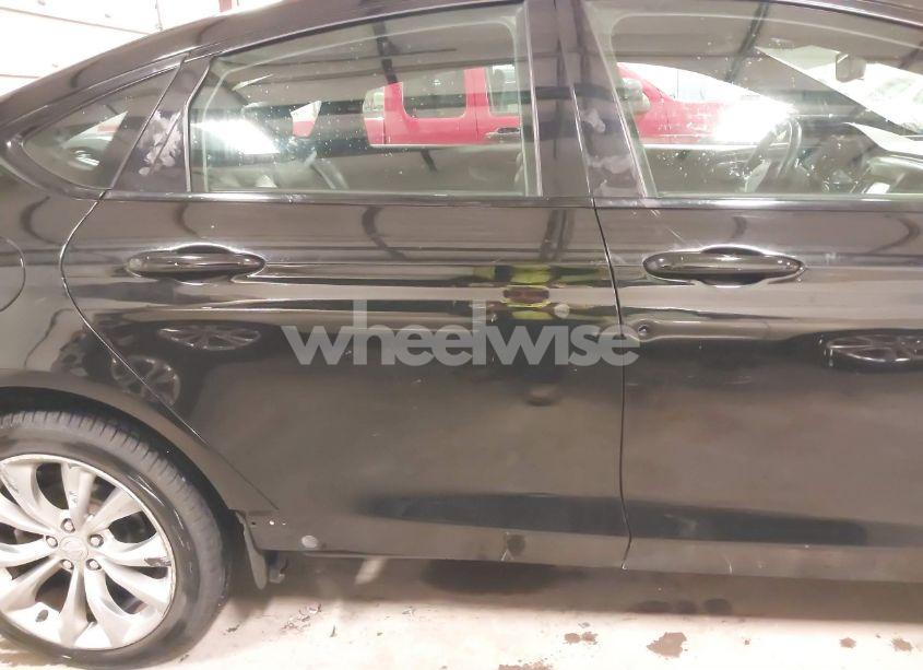 Photo 6 of 2015 Chrysler 200 S (VIN 1C3CCCDG2FN522657)